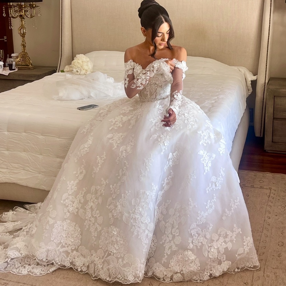 Monique Lhuillier Custom Gianna Wedding Dress-Worn Once, Professionally Cleaned - Picture 14 of 16